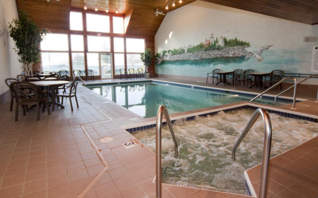 Westwood Shores Waterfront Resort Sturgeon Bay Exterior photo