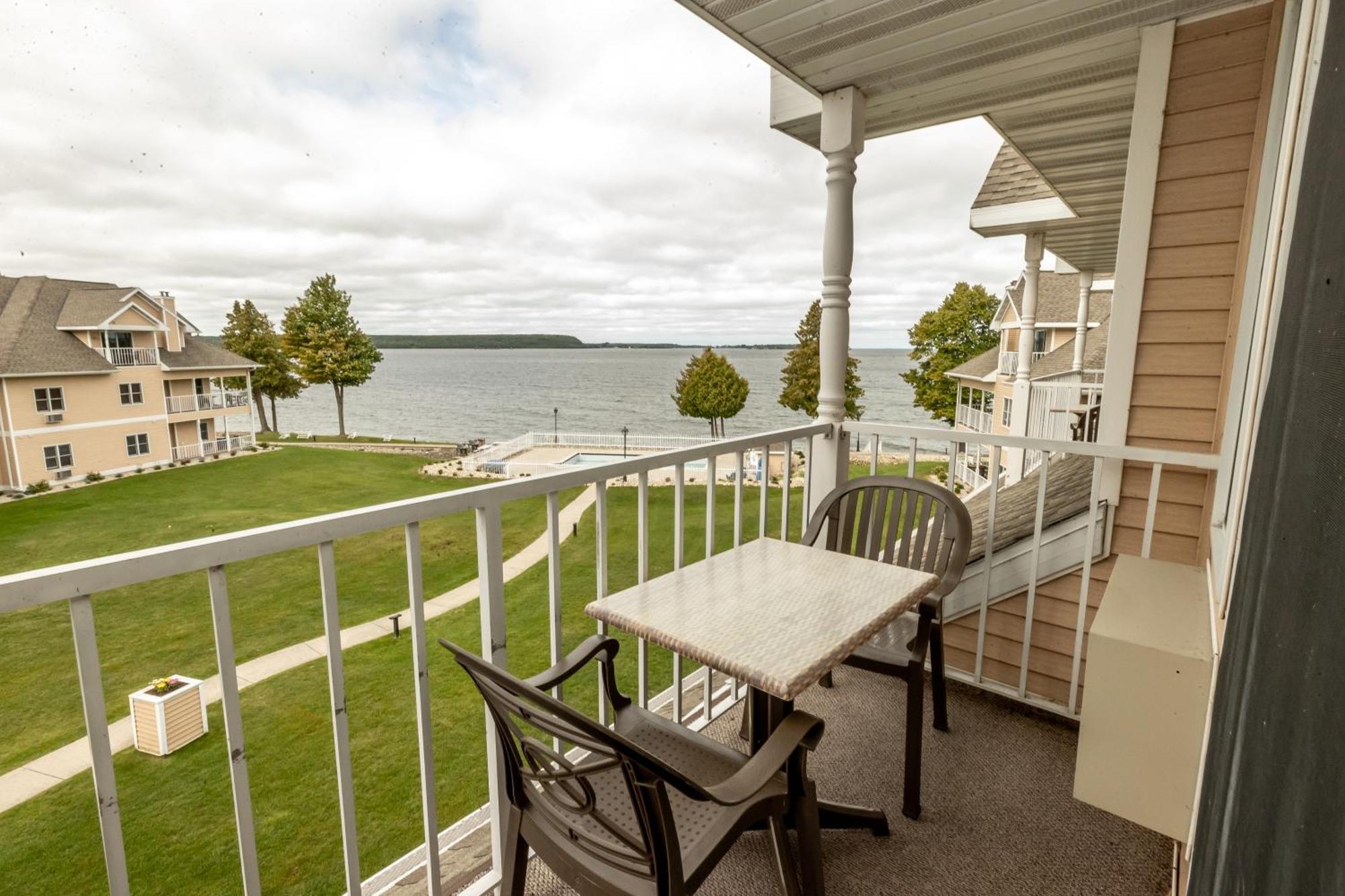 Westwood Shores Waterfront Resort Sturgeon Bay Exterior photo