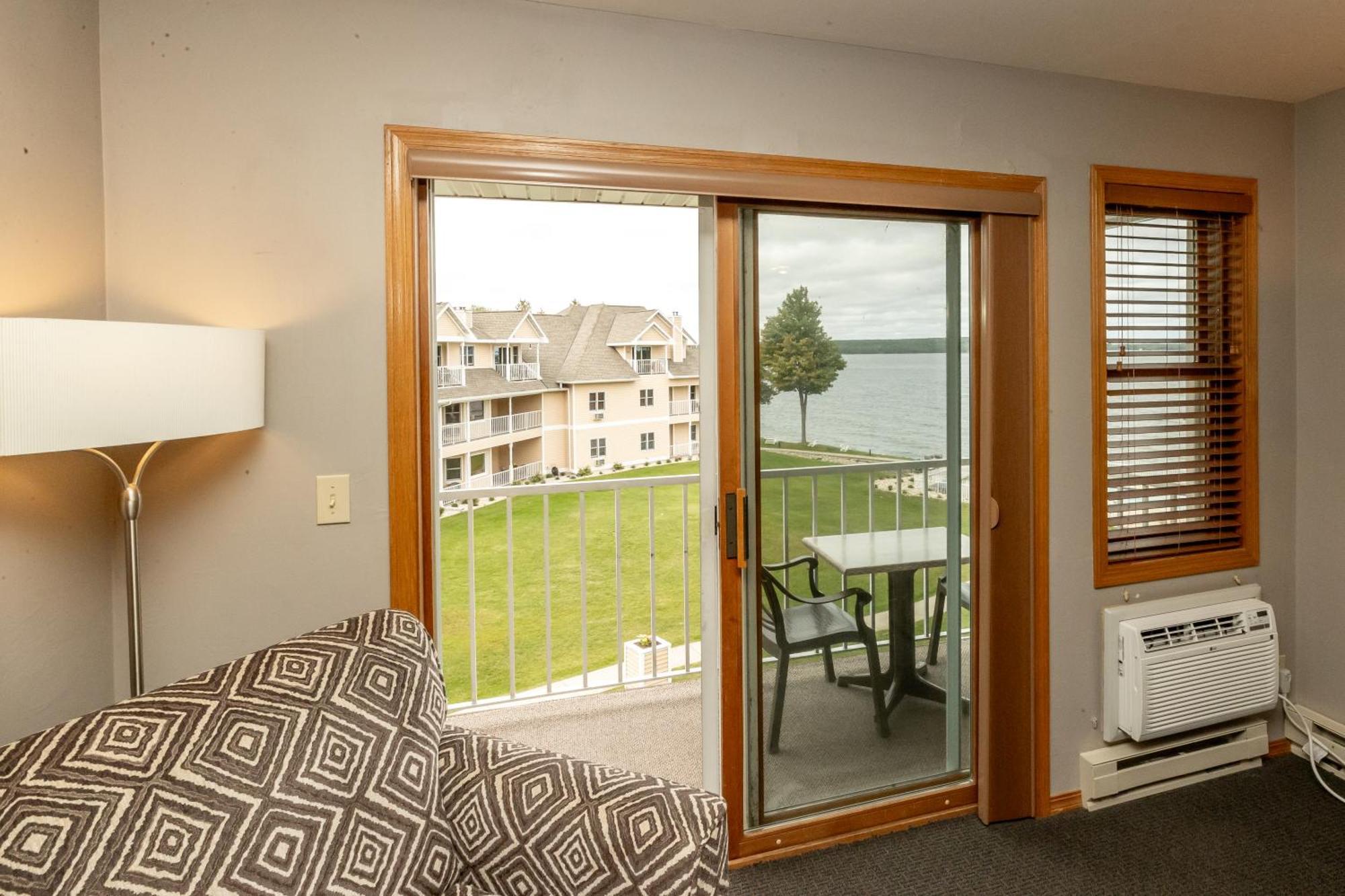 Westwood Shores Waterfront Resort Sturgeon Bay Exterior photo