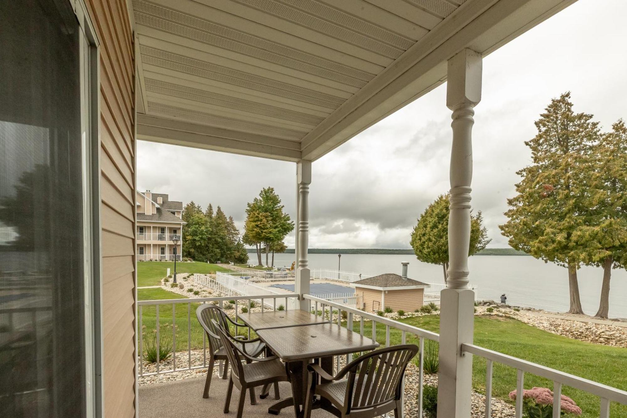 Westwood Shores Waterfront Resort Sturgeon Bay Exterior photo