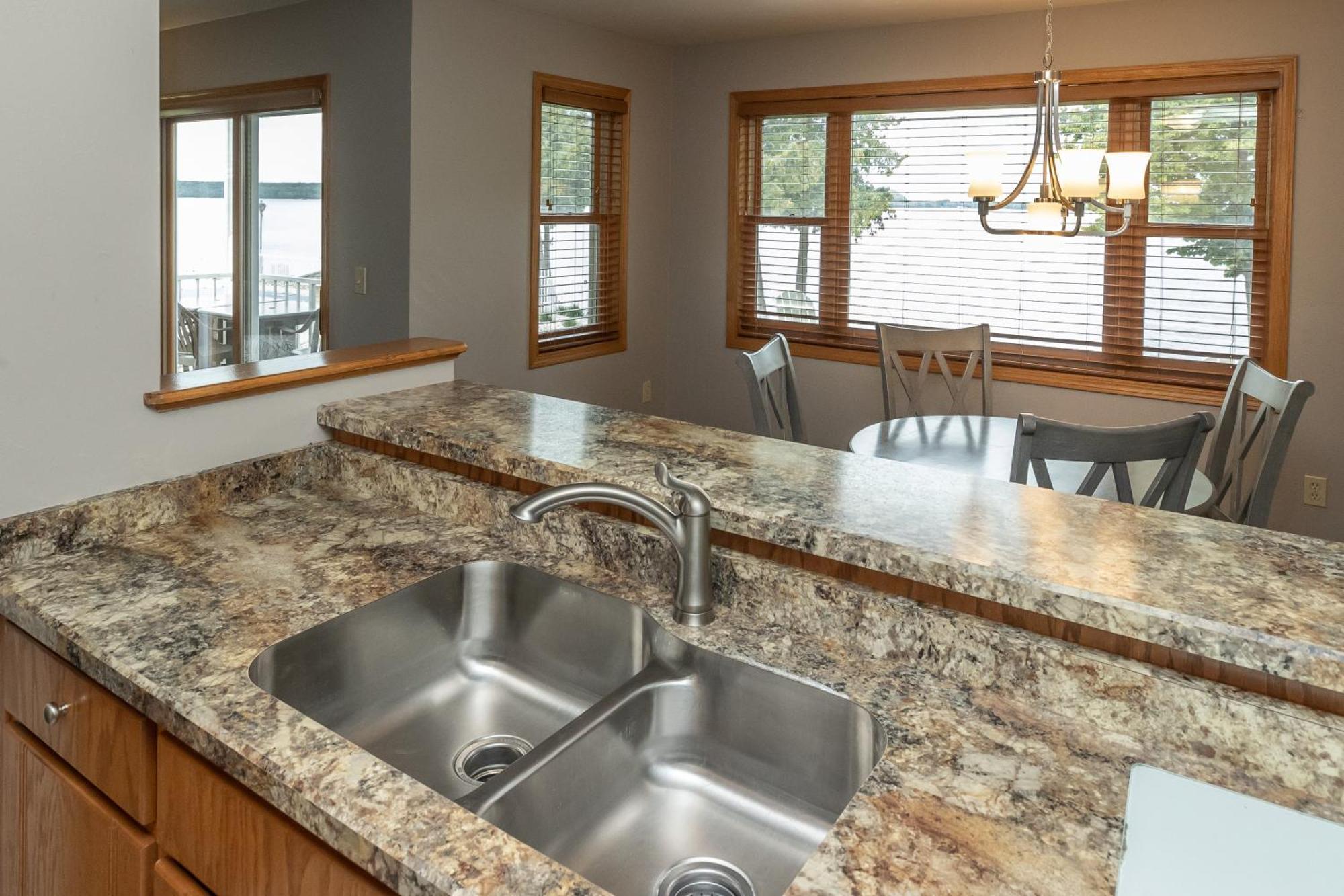 Westwood Shores Waterfront Resort Sturgeon Bay Exterior photo