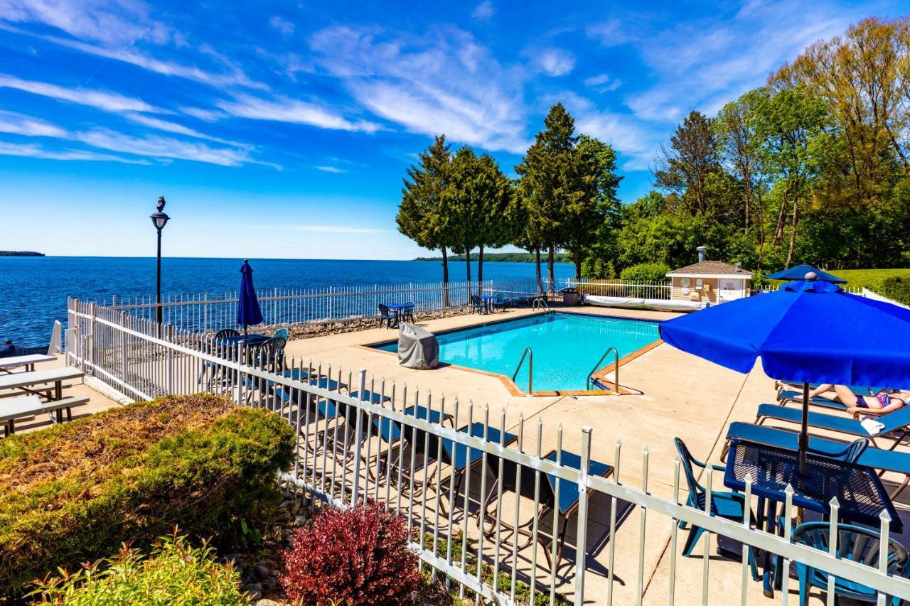 Westwood Shores Waterfront Resort Sturgeon Bay Exterior photo