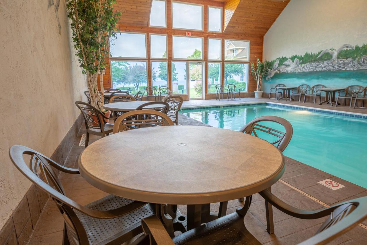 Westwood Shores Waterfront Resort Sturgeon Bay Exterior photo